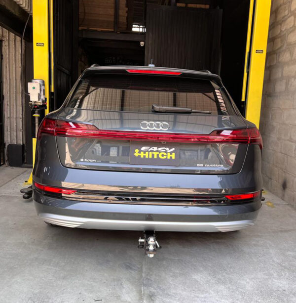 Tiro de arrastre Audi Q8 e-tron - Image 2